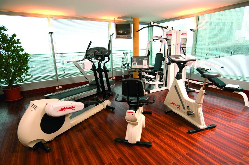 Courtyard By Marriott Duesseldorf Hafen Hotel Exterior foto