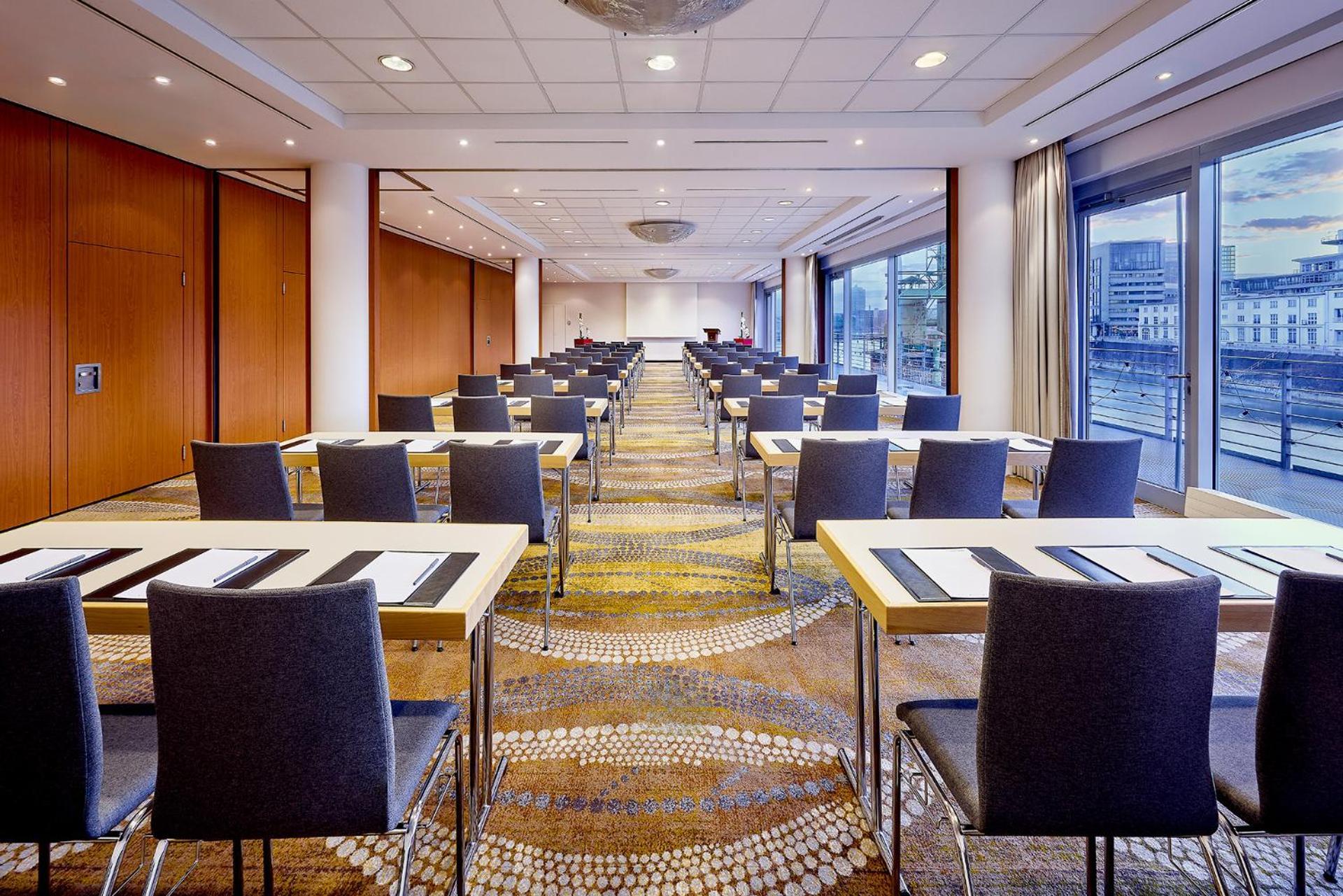 Courtyard By Marriott Duesseldorf Hafen Hotel Exterior foto
