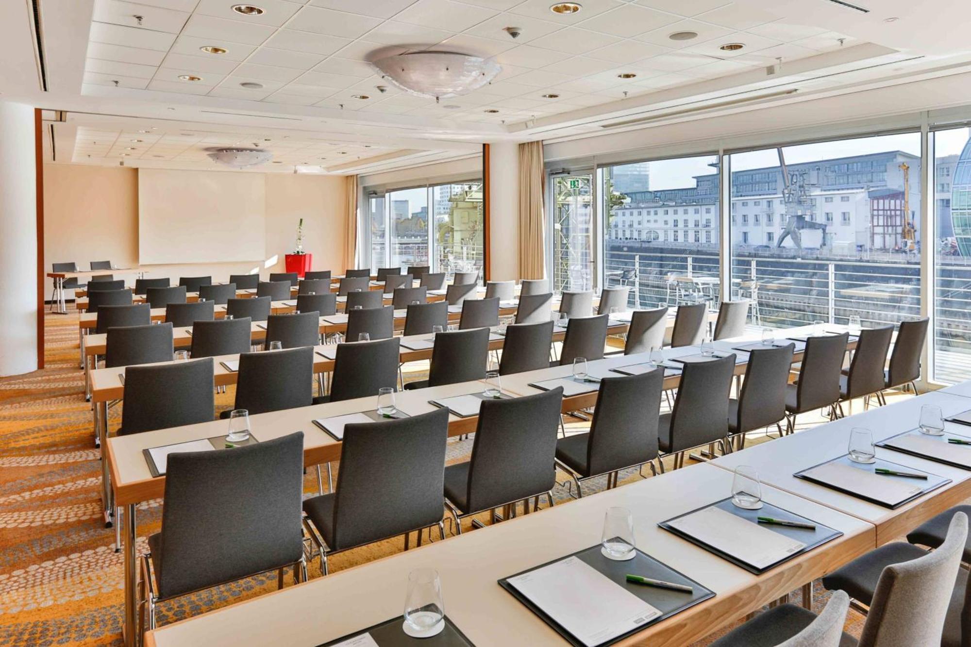 Courtyard By Marriott Duesseldorf Hafen Hotel Exterior foto