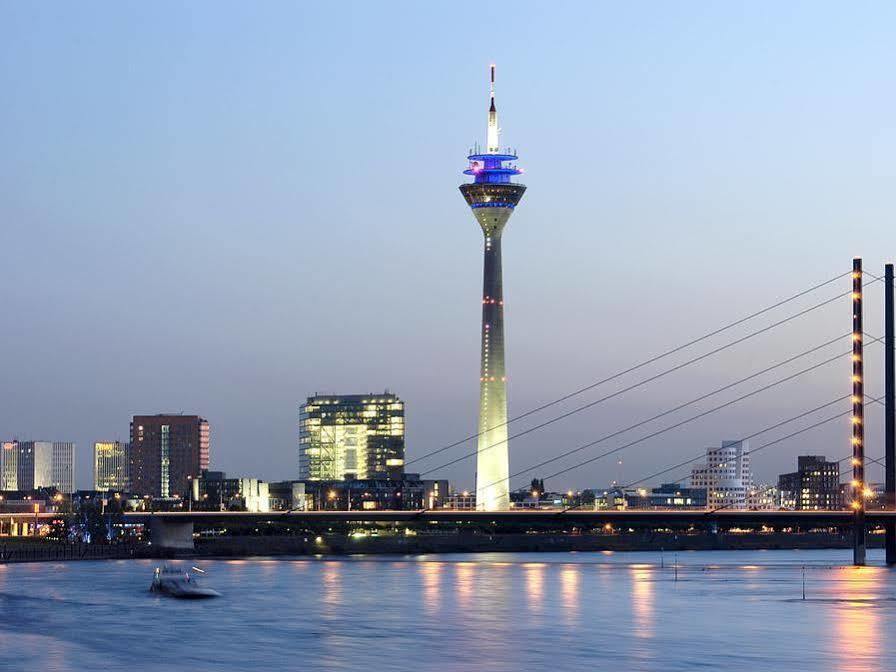 Courtyard By Marriott Duesseldorf Hafen Hotel Exterior foto